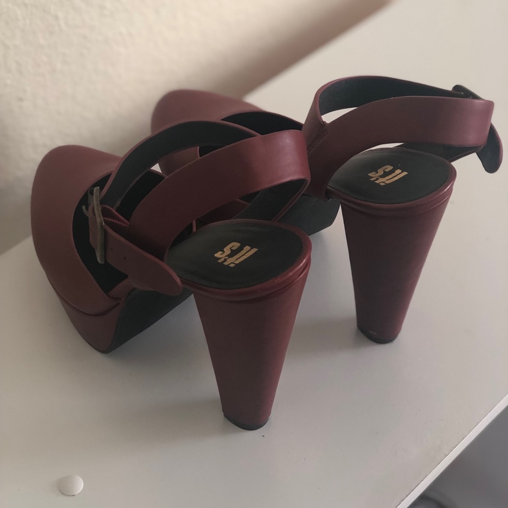 Platform heels - Picture 2 of 3